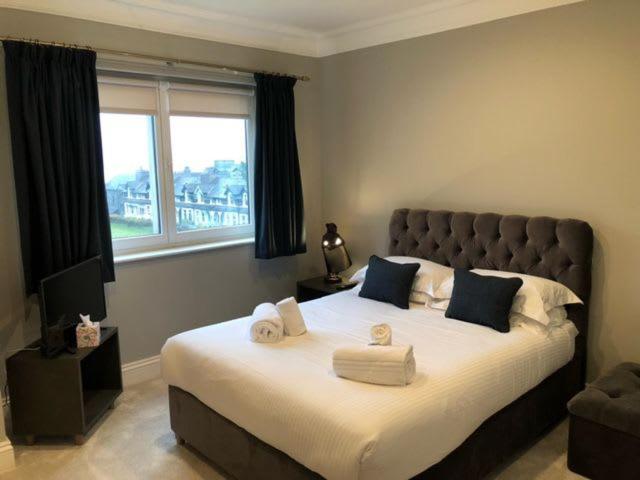 אמבלסייד Brand New - Contemporary - 2 Bedroom - 2 Bathroom - Spacious Apartment - Lake Views מראה חיצוני תמונה